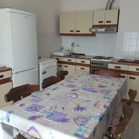 Large Sunny 1 Minute Walk To The Sea Apartamento